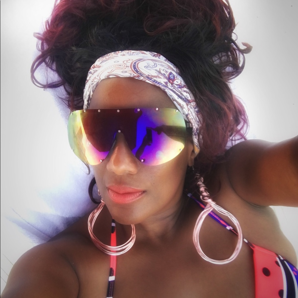 Meet your Posher, Renita